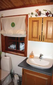 Superbe maison de 2 chambres à Asarum - Image 2