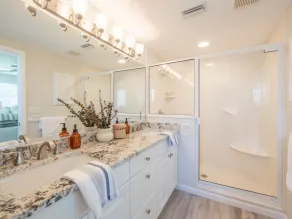 Gorgeous beach house on Venice Island, heated pool, min away from private beach! - Image 3