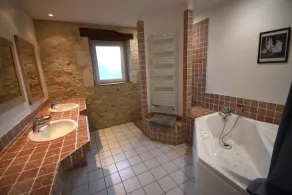 Large listed house **** with private heated swimming pool on 2 hectares - Image 2