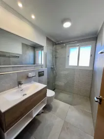 Charming vacation home for 4 people / Wifi / BBQ / large pool area - Image 3