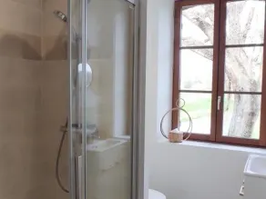 Charming apartment with river view, WiFi and parking - Image 4