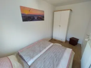 Quiet and central ground floor apartment - Image 4