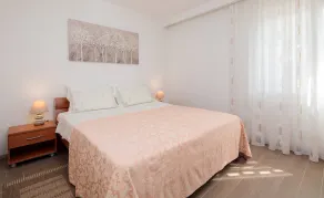 Villa with private swim pool, 40 meters from the sea - Image 5