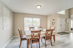 Spacious Estate Home with large Pool and Jacuzzi, Near Beaches, Springs & Tampa - Image 2