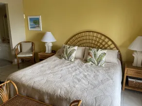 Delux Ocean Front 2 bed/2 bath fully furnished second floor condo. - Image 5