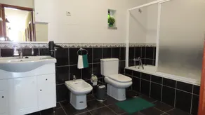 Lovely 3-Bed House in Queimada Ideal for families - Image 3