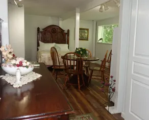 Country Comfort Apartment 8 miles from Round Top - Image 3
