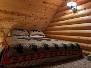 Cozy Cabin-real log cabin stay. Loft bed,  woodsy decor, clean & cozy! - Image 5