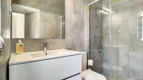 Pet-Friendly Beautiful Villa Palmeire Galé Beach with WiFi, Balcony, Garden, Terrace & Pool - Image 3