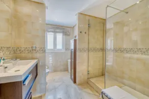 1107 Elegant Beach House with Pool and Sports Facilities - Image 2