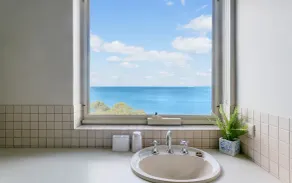 Holiday on Hayward - the ultimate beachfront holiday home, family friendly  - Image 3