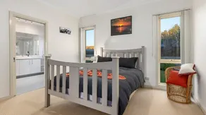 Spacious 3 bedroom family holiday house (sleeps 8) - Image 5