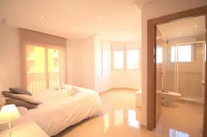 New three bedroom front line with impressive sea views - Image 5