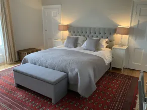 GEORGIAN 3 BEDROOM FLAT WITH LARGE SUPER KING BEDS, GREAT LOCATION BATH - Image 3