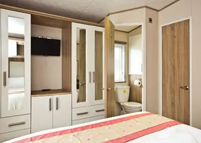 Modern 12ft-wide holiday home with one double with en suite W. - Image 4