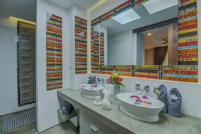 Where Luxury Meets Local Charm: Your Exclusive Villa Retreat in Siem Reap - Image 5