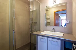 50m from ski slopes, 1st floor, balcony, fireplace or stove, tv, ski locker, 90m², Val Thorens - Image 3