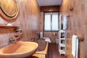 Appartamento Mariele: A bright and sunny two-story apartment situated on a promontory facing the lake, with Free WI-FI. - Image 2