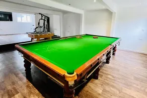 Large Riverside House in Wraysbury, Staines - Image 5