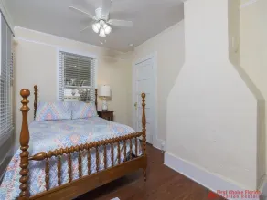Quaint Downtown Cottage ~ Free Private Parking! - Image 2