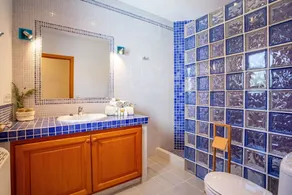 SES SAVINES A charming, peaceful house with a pool and BBQ, 2km from the beach - Image 2