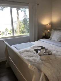 Sweet Suite Views: 1 Bedroom Suite/ Sweeping Lake View/ Nearby Beaches/Sunsets. - Image 5
