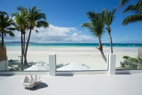 A private space on the white beach with 5 large rooms and beds - Image 2