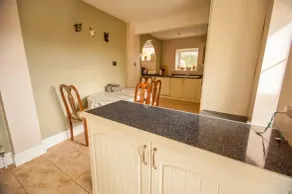 Dog friendly cottage with short drive to beach - Image 5