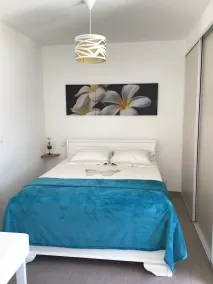 DET STILLE HUS MELLEM HAV OG BERG - Image 5