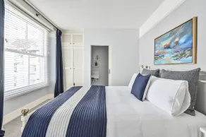 Charming Three Story Townhouse footsteps away from the historic harbour. - Image 5