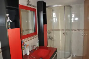 Lake front luxury three bedrooms fully furnished air-conditioned apartment - Image 2