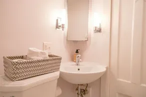 Vermont Luxury Farmouse-Close to Okemo and Killington, Hot Tub & Custom Sauna - Image 4