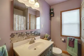 Spacious & Peaceful Suburban Home in Lansing! - Image 3