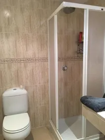 Appartement au 1er étage exposé sud avec vue sur les piscines, wi-fi gratuit et sky tv - Image 3