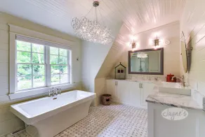 Exquisite 8 bed, 7 bath cottage on Lake Joseph boasting infinity pool + hot tub! - Image 5