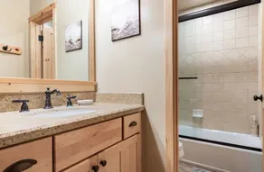 Condo haut de gamme près de Canyon Lodge - complètement rénové avec garage! - Image 2