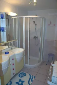 3 Zimmer modern, komfortabel und ruhig mit Blick auf die Zitadelle - Image 3