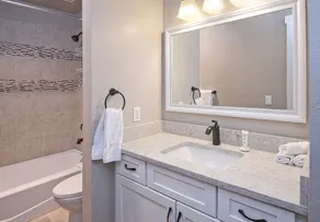 Premier neu renovierte Wohnung nur 1 Meile zu Pisten mit kostenlosem Bus. Pool, Whirlpool !! - Image 3