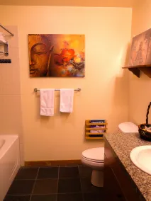 Village Lodge Geräumige 2BR / 2BA, 55 \"TV, wunderschönes Remodel, Rabatt <4 Personen, ... - Image 3