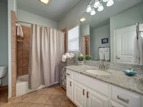 Golf Cart friendly Coastal Oasis! Spacious, Near Beach, Fishing, Shops & Pool! - Image 3