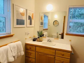Hot Tub| King Suite| walk to beach|Views - Image 5