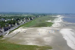 Vue sur la baie reliant st malo au mont st michel approximite de cancale - Image 3