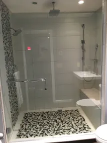 Condo de luxe, récemment rénové, grand salon et salle à manger, 2 chambres, 3 salles de bain - Image 5