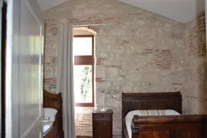 Hermosa casa con encanto 4 orejas con piscina privada en el río - Image 4