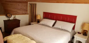 East Texas Lake Cabin Hideaway - Image 4