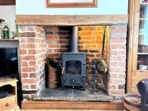 Pass the Keys Cosy Cottage with Views Over the Shropshire Hills - Image 3