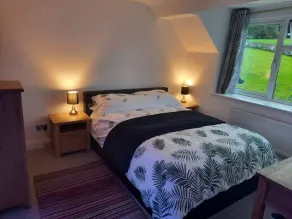 3 Bed Barn - Sleeps up to 6 - Parking - Wifi - Image 5