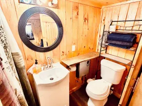 Romantic “BEAR CABIN” In The Woods 30 Min. To Attractions - Image 2
