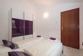 Holiday home with air conditioning - Image 4