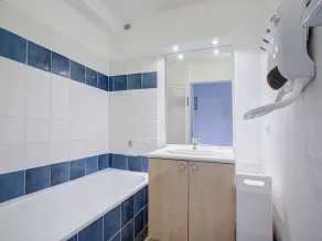 Quiet 6-Guest Apartment in Homps - Image 2